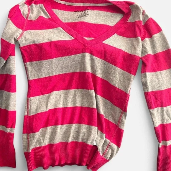 2000s vintage aeropostale hot pink and grey sweater - Picture 2 of 5